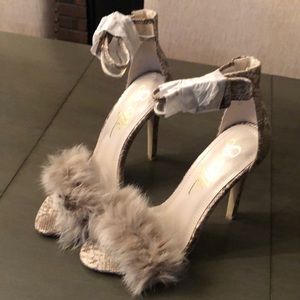 Women’s high heel dress shoes w/ fur trim
